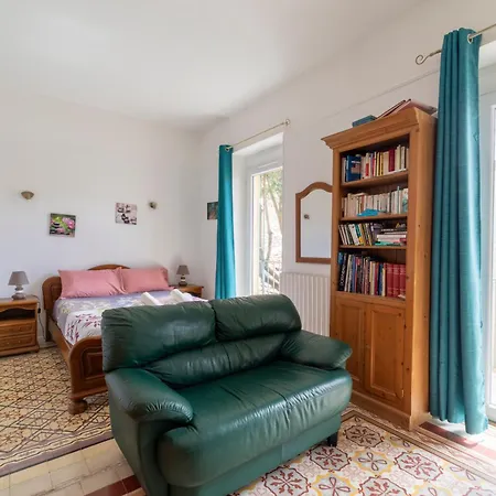 Pépin Le Bref Cour Privée Wifi Proche Arènes