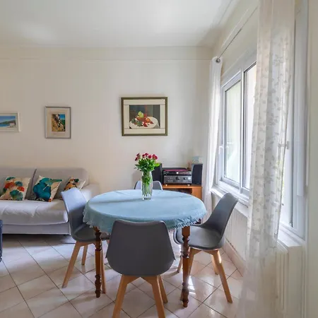 Patio Prive Au Coeur De Clim Arenes A Pied Holiday home *