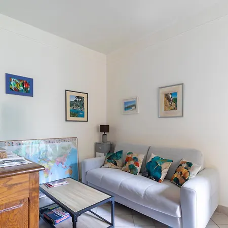 Hébergement de vacances Petite Maison De Avec Cour Privee & Clim Pres Arenes Maisoncarreeconciergerie Nîmes