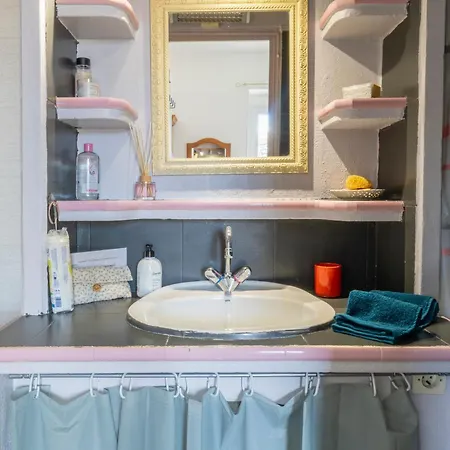 Doux T2 Avec Terrasse & Clim Pres Arenes Maisoncarreeconciergerie 펜션 *