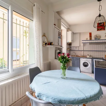펜션 Doux T2 Avec Terrasse & Clim Pres Arenes Maisoncarreeconciergerie *