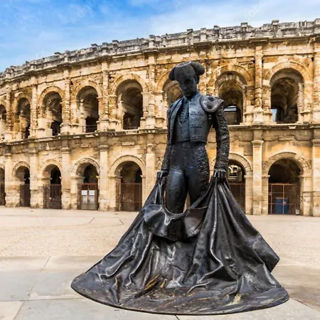 Pepin Le Bref Cour Privee Wifi Proche Arenes