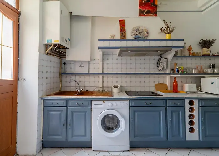 Hébergement de vacances Pépin le bref Cour Privée Wifi proche Arènes *