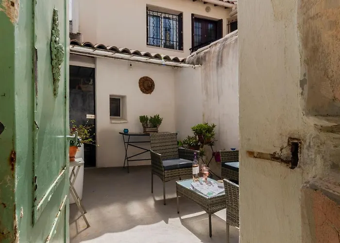 Patio Prive Au Coeur De Nimes Clim Arenes A Pied *