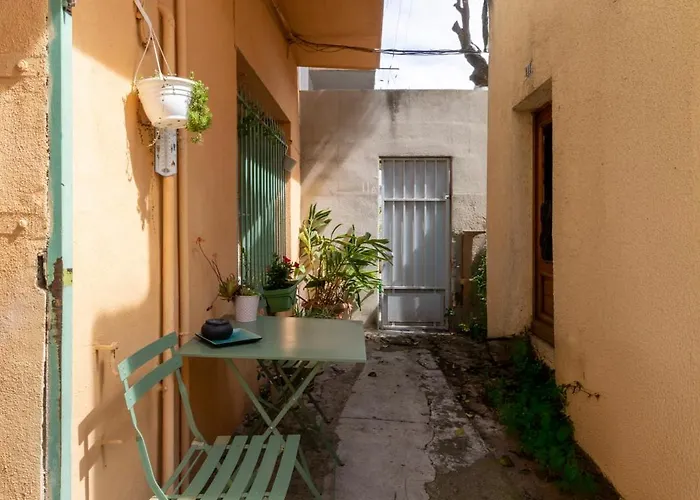 Pépin le bref Cour Privée Wifi proche Arènes Hébergement de vacances