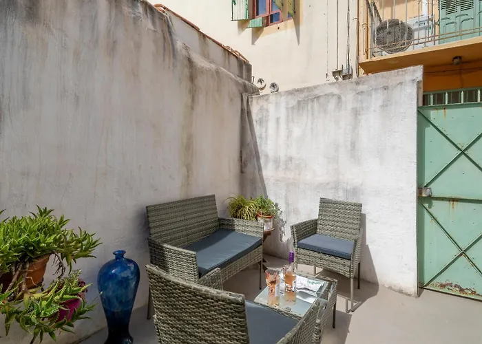 Patio Prive Au Coeur De Nimes Clim Arenes A Pied Nîmes