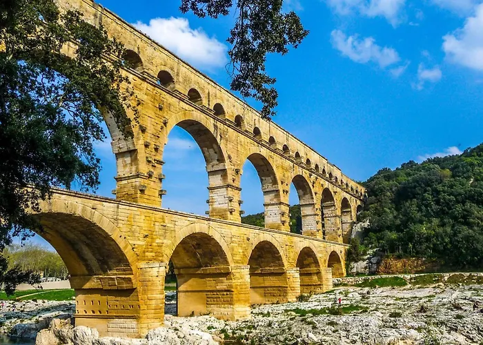Hébergement de vacances Pépin le bref Cour Privée Wifi proche Arènes Nîmes